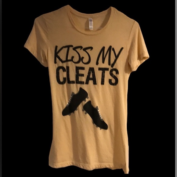 Kiss My Cleats T-Shirt‎ - Picture 1 of 2